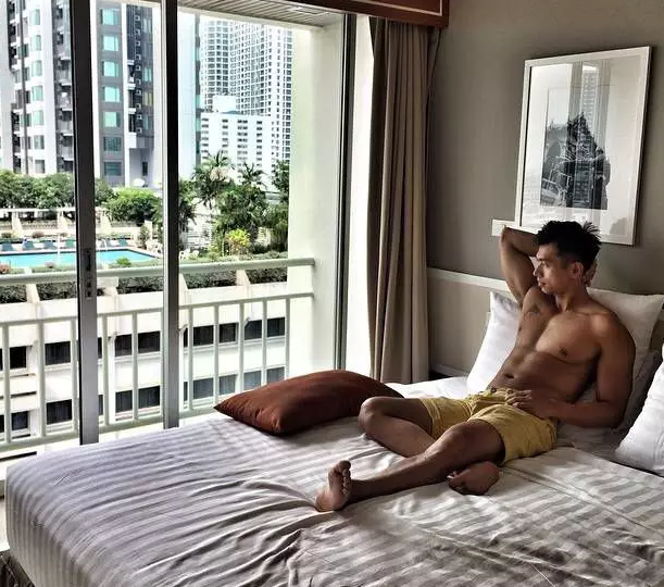 国产肌肉男洗澡视频流出？ - 51虹马