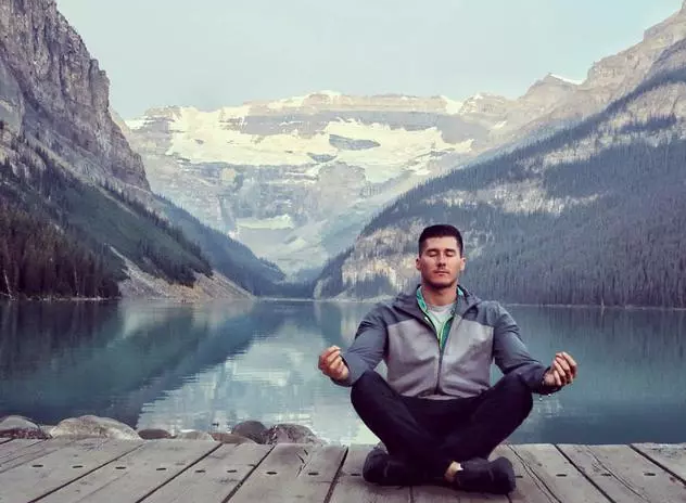 这位外国小哥不吃肉，却练得一身肌肉，原因竟是…… - 51虹马