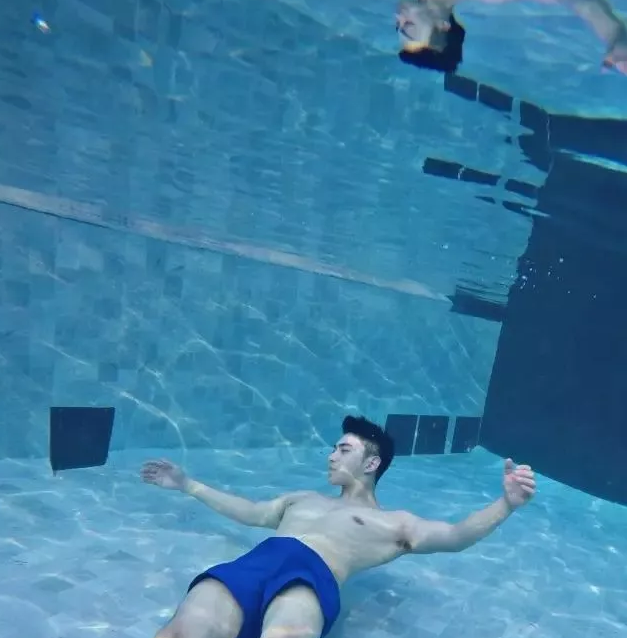 当红肌肉体育生私皂耻度惊人 鲜肉小攻也生猛 - 51虹马