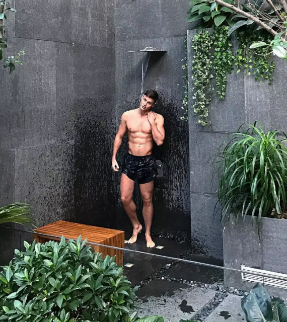 九寸男模被曝应召服务?真枪实弹摆在那不得不服。 - 51虹马 九寸男模被曝应召服务?真枪实弹摆在那不得不服。 - 51虹马