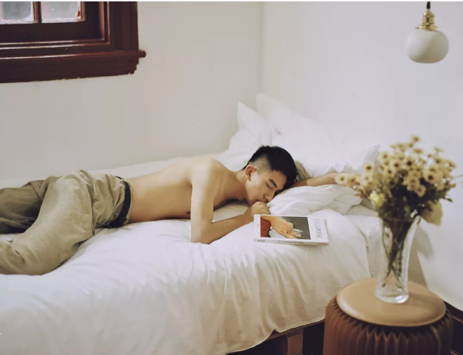 南京林业大学97年的极品校草！腿毛床照来了 - 51虹马