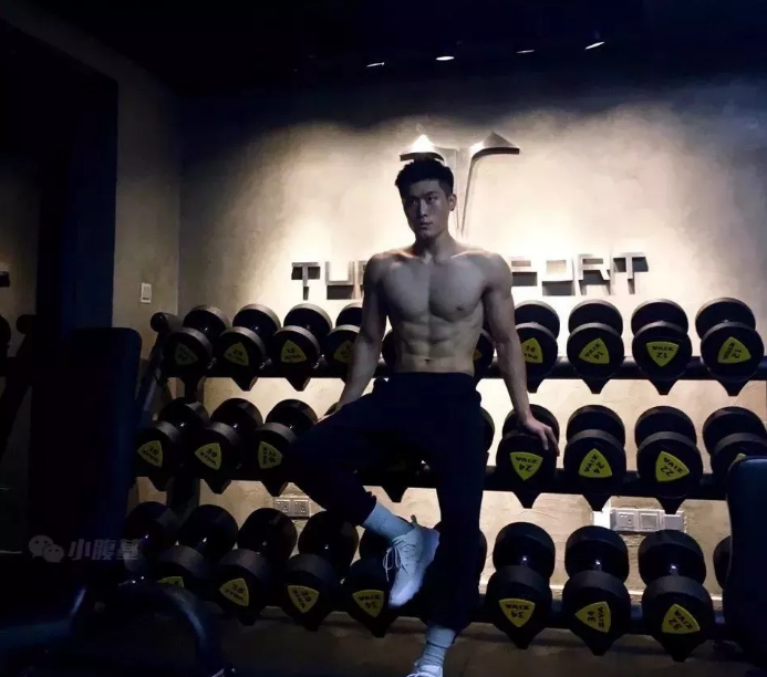 广东180大肌肉帅哥！健身教练居然是模特！ - 51虹马