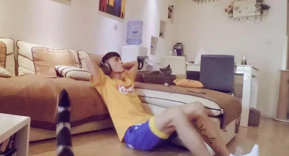 成都的帅哥姿の勢ン很多！！ - 51虹马