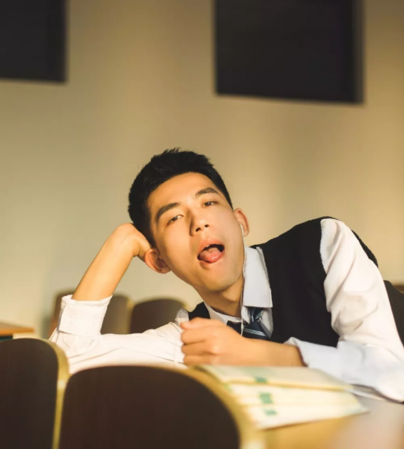 帅哥∣97年小奶狗鲜肉校草，像不像你下一任男盆友？－－吕根 - 51虹马