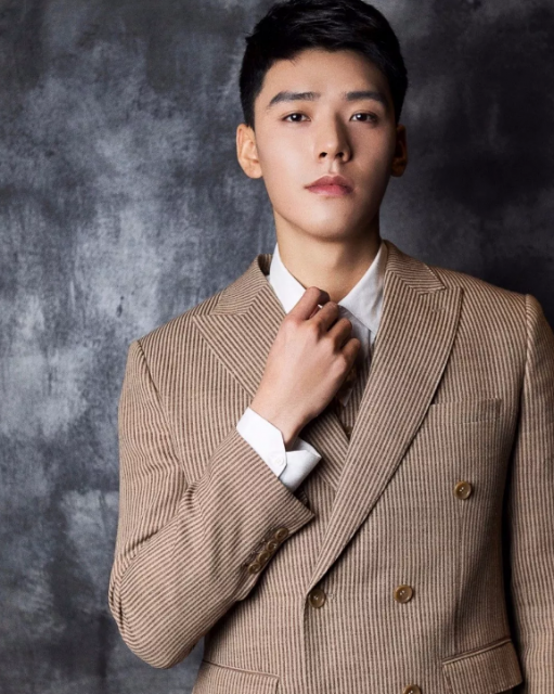 帅哥∣眉眼含笑的暖甜大男孩，你们小妖精男朋友太撩人了！－－龚俊 - 51虹马