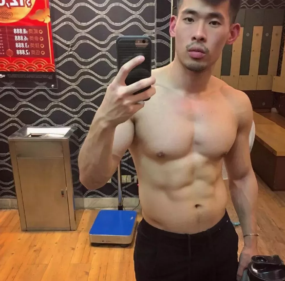 泼水节，这个新机Boy濕裑吸了一大波眼球 - 51虹马