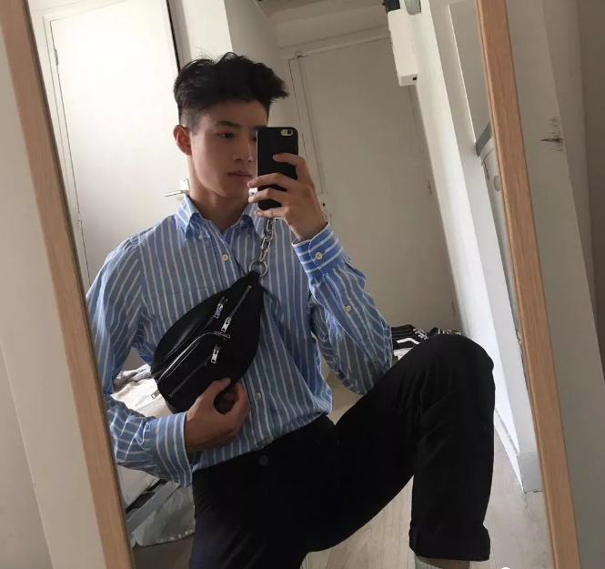 看点∣纯鲜学霸帅气小奶狗，网友都为他的肉体和颜值疯狂了！ - 51虹马