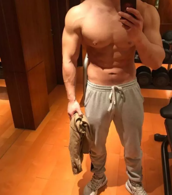 95后国家一级跆拳道运动员，大秀肌肉让人欲罢不能 - 51虹马