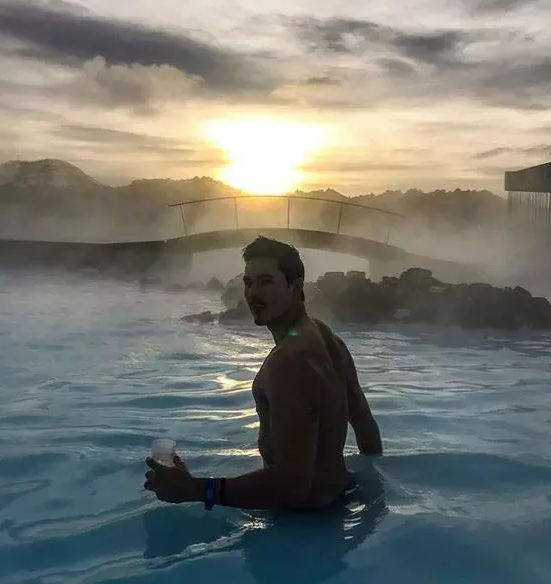 宽肩窄腰的亚裔出演首位同志变种人竟然这么撩？ - 51虹马