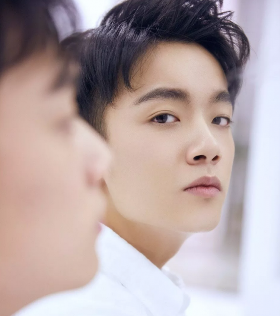 帅哥∣青春里谁还没个清爽干净的学长，为他的彪悍和暖心所迷恋！－－李明德 - 51虹马