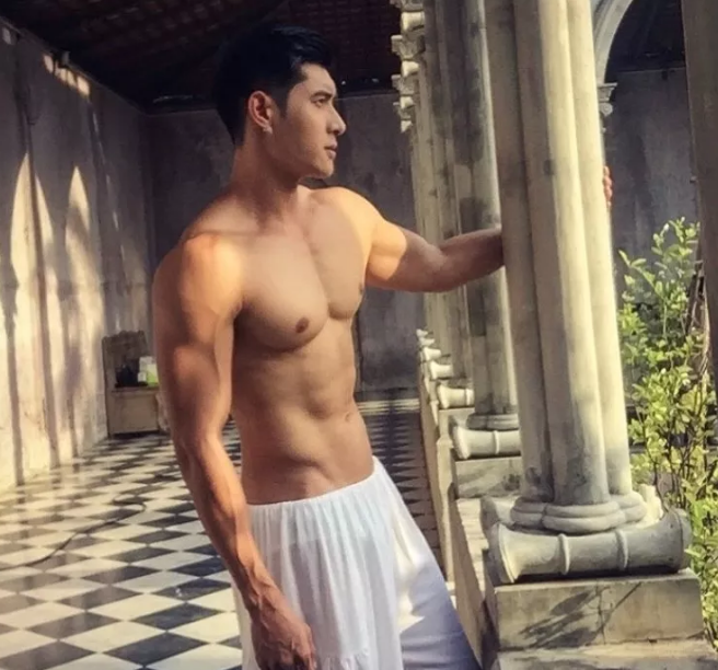 曾经揩油视频火爆朋友圈的他，居然能忍受狗狗对自己做这种事！ - 51虹马