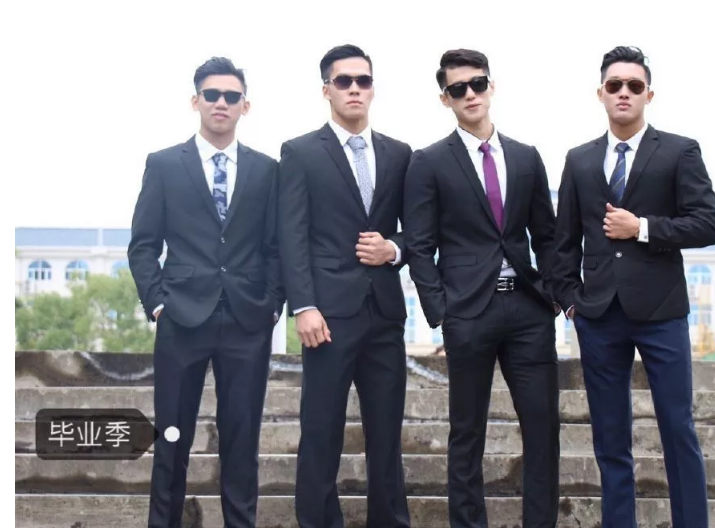 是多想红？公狗腰男挂空挡去健身还发沐浴照 - 51虹马