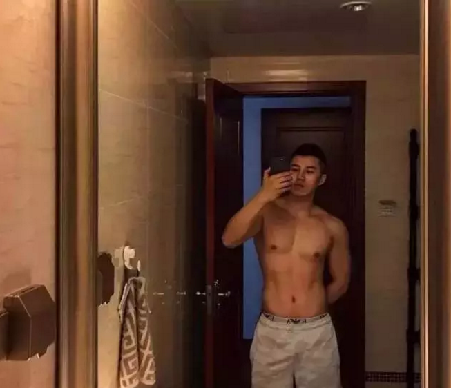 鲜肉男神露肉史，眼神感觉会放电 - 51虹马