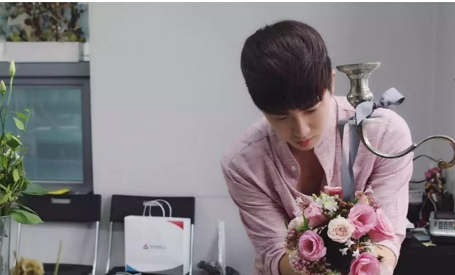 看点∣正装衬衫小哥哥，长得帅身材好，这才是你要的筋肉小奶狗! - 51虹马