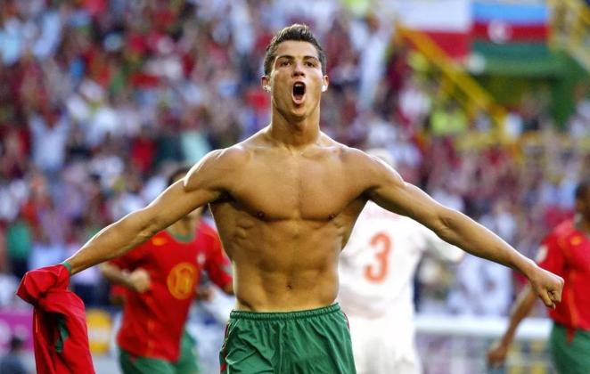 C罗被男粉强吻不拒绝，他还曾被男友撩硬过 - 51虹马