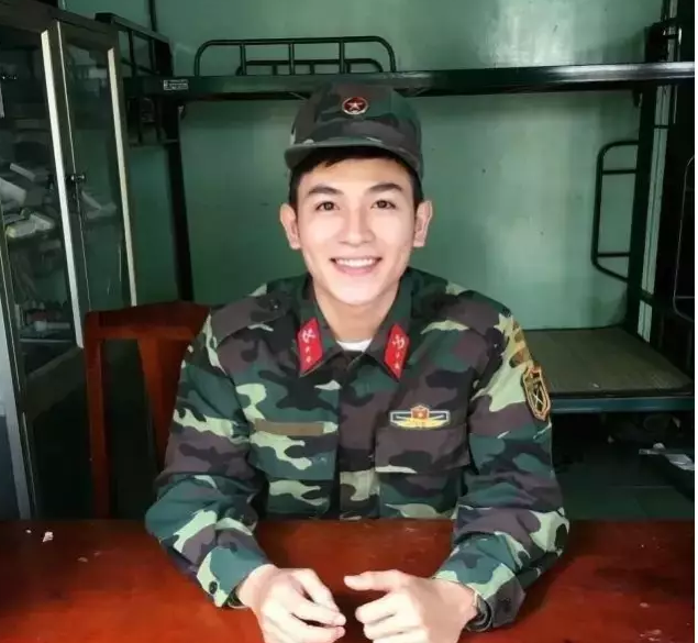 帅气逼人的小鲜肉兵哥哥-51虹马