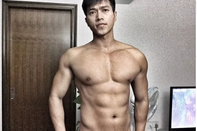 国产肌肉男洗澡视频流出？ - 51虹马