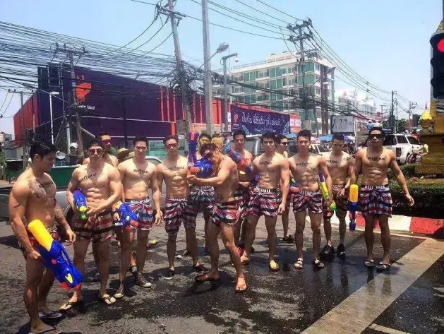 泰国泼水节最全攻略:一场男人的狂欢盛宴 - 51虹马 泰国泼水节最全攻略:一场男人的狂欢盛宴 - 51虹马