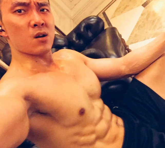 湖北工业大学的肌肉爷们湿了！简直行走的春药 - 51虹马