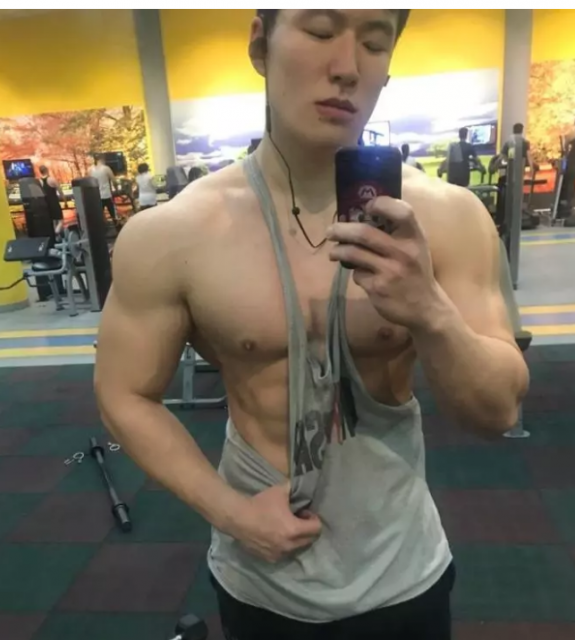 95后国家一级跆拳道运动员，大秀肌肉让人欲罢不能 - 51虹马