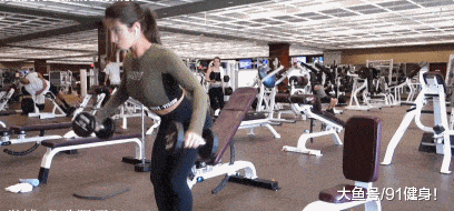 虐肩超级组训练计划: 9个动作全面细致地塑形打造完美肩部 - 51虹马