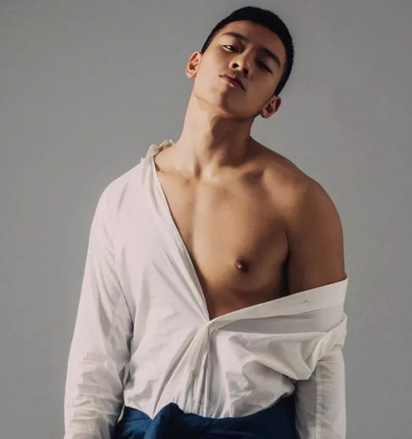 看点∣无数人想为他溺水的天菜肌肉救生员,又拍了一片禁欲系写真 - 51虹马 看点∣无数人想为他溺水的天菜肌肉救生员,又拍了一片禁欲系写真 - 51虹马