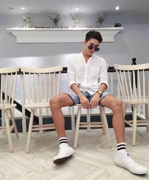 国产天菜模特遭摄影师疯狂邀约，湿身写真惊喜走光某裆真的非常大！ - 51虹马