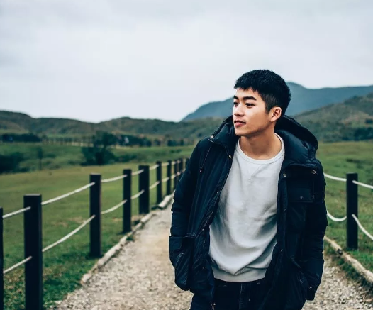 看点∣小鲜肉名媛入伍前脱了拍肌肉石更照，可口肌肉身材让你尖叫! - 51虹马