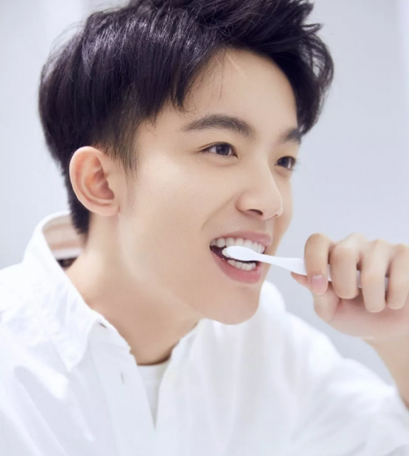 帅哥∣青春里谁还没个清爽干净的学长，为他的彪悍和暖心所迷恋！－－李明德 - 51虹马