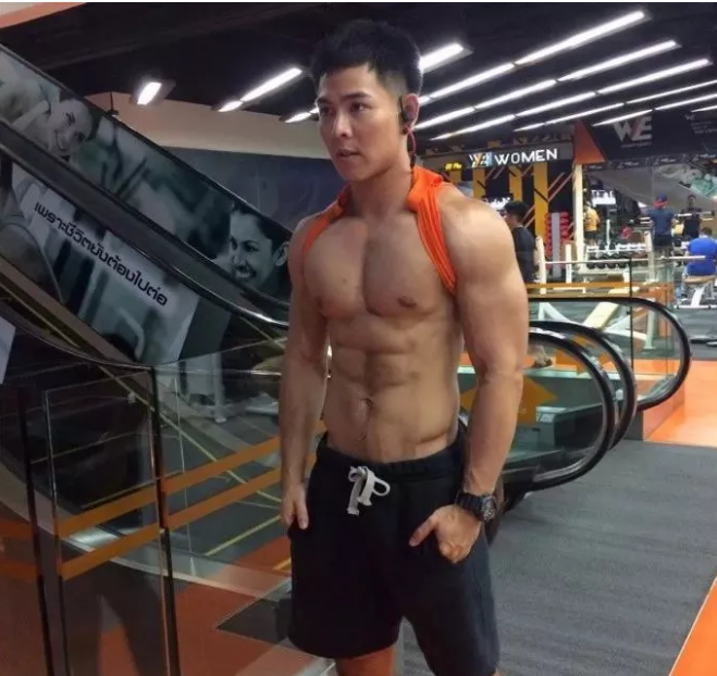 看点∣当童颜巨乳筋肉天菜脫掉衣服，腹毝旺盛荷尔蒙爆棚！ - 51虹马