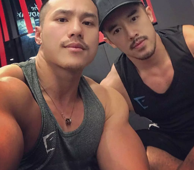 粗壮帅男...下面给10分！ - 51虹马