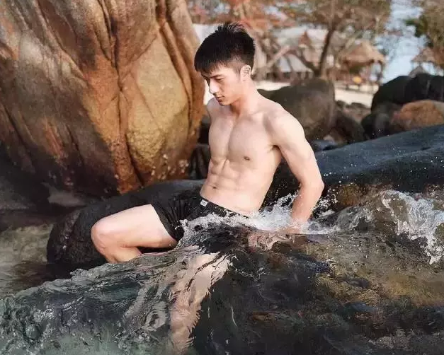 泰国大包网红，单纯可爱的小鲜肉 - 51虹马