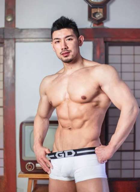 日本GOGO台上台下两种截然不同的人生 - 51虹马