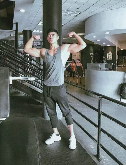 90后体育学院肌肉型男美国镀金，外籍教练又猛又狠 - 51虹马