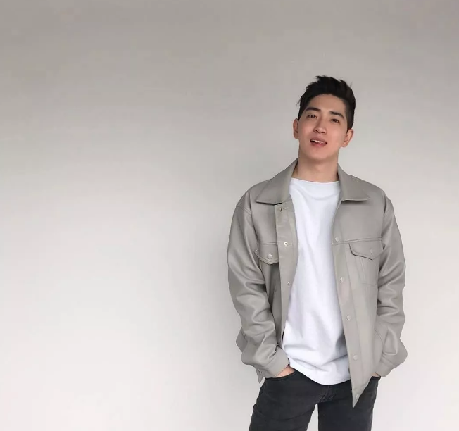 看点∣正装衬衫小哥哥,长得帅身材好,这才是你要的筋肉小奶狗! - 51虹马 看点∣正装衬衫小哥哥,长得帅身材好,这才是你要的筋肉小奶狗! - 51虹马