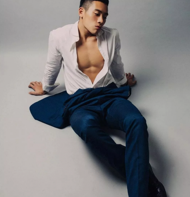 看点∣无数人想为他溺水的天菜肌肉救生员,又拍了一片禁欲系写真 - 51虹马 看点∣无数人想为他溺水的天菜肌肉救生员,又拍了一片禁欲系写真 - 51虹马