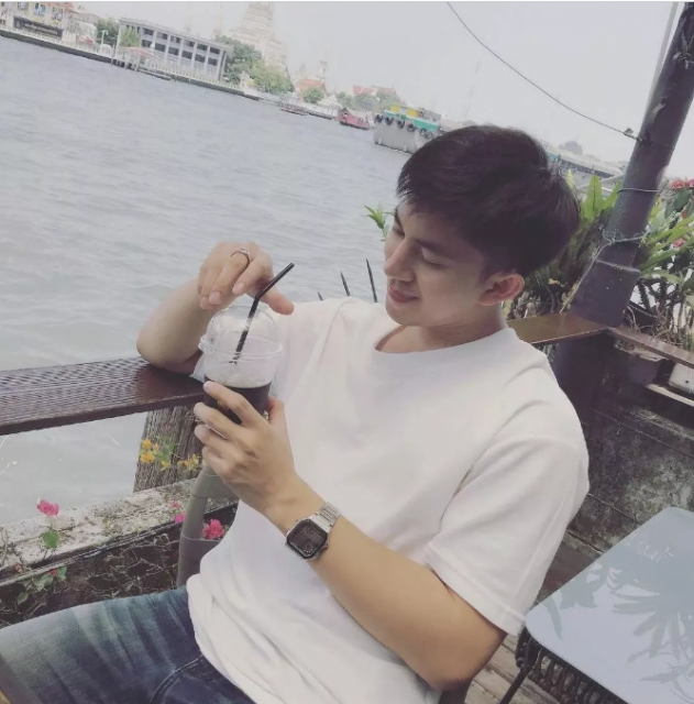 看点∣飞行员小哥哥正装制服下,竟隐藏了这么Sexxxxy的胸肌! - 51虹马 看点∣飞行员小哥哥正装制服下,竟隐藏了这么Sexxxxy的胸肌! - 51虹马