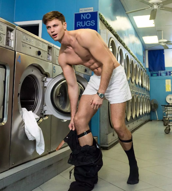 九寸男模被曝应召服务？真枪实弹摆在那不得不服。 - 51虹马