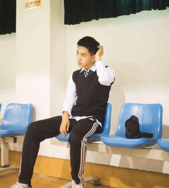 帅哥∣97年小奶狗鲜肉校草，像不像你下一任男盆友？－－吕根 - 51虹马