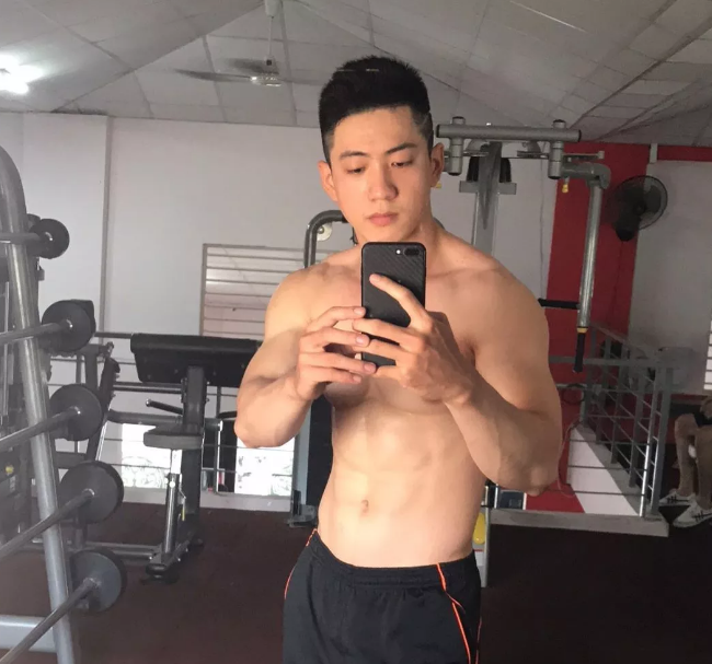 史上肌肉最漂亮的帅哥教练，帮你扒到了他最新INS照！ - 51虹马