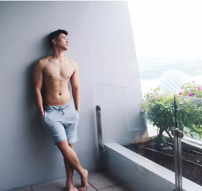 看点∣扒到一枚犬颜系纯情肌肉小哥，除了照片，还有视频！！ - 51虹马