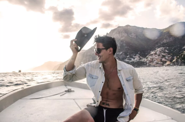 宽肩窄腰的亚裔出演首位同志变种人竟然这么撩？ - 51虹马