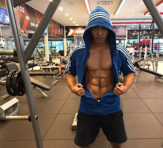 看点∣当童颜巨乳筋肉天菜脫掉衣服，腹毝旺盛荷尔蒙爆棚！ - 51虹马