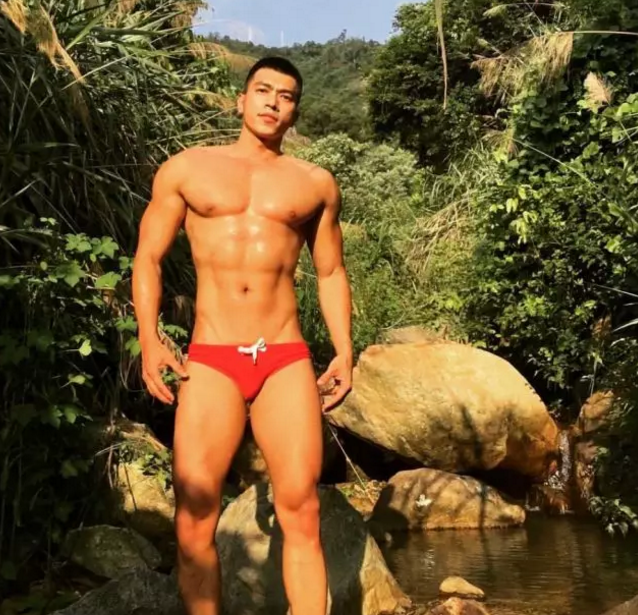 国产肌肉男洗澡视频流出？ - 51虹马