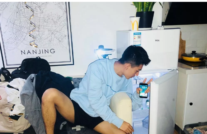 南京林业大学97年的极品校草！腿毛床照来了 - 51虹马