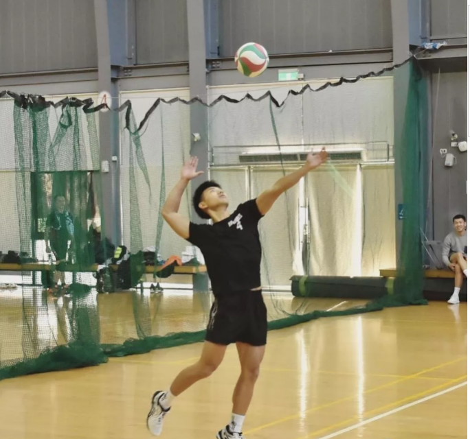 看点∣排球体育生浴照刷爆INS，筋肉腹肌小可爱竟然有男盆友了！！ - 51虹马