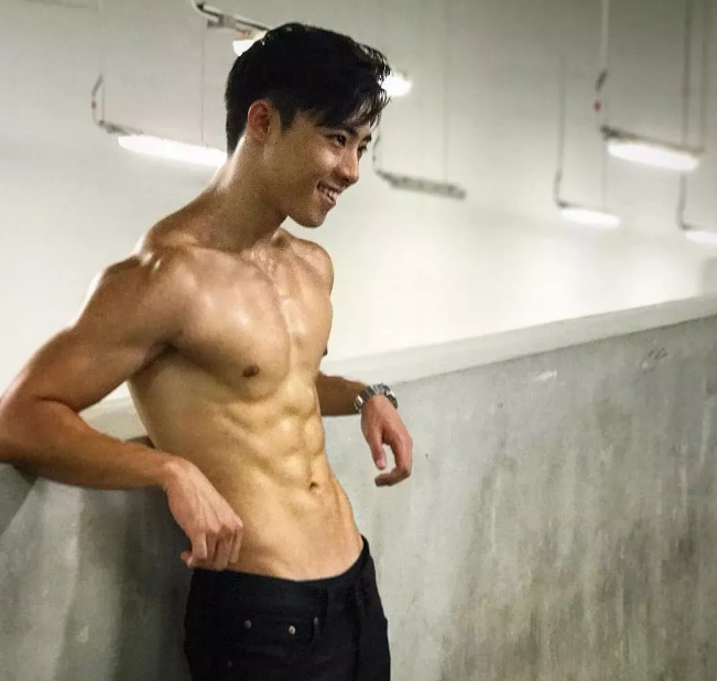 看点∣童颜腹肌“小奶狼”，好喜欢这样的原味帅气小鲜肉！ - 51虹马