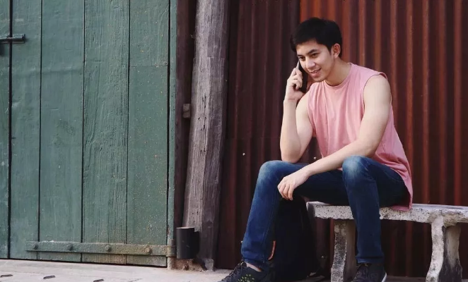 看点∣飞行员小哥哥正装制服下，竟隐藏了这么Sexxxxy的胸肌！ - 51虹马