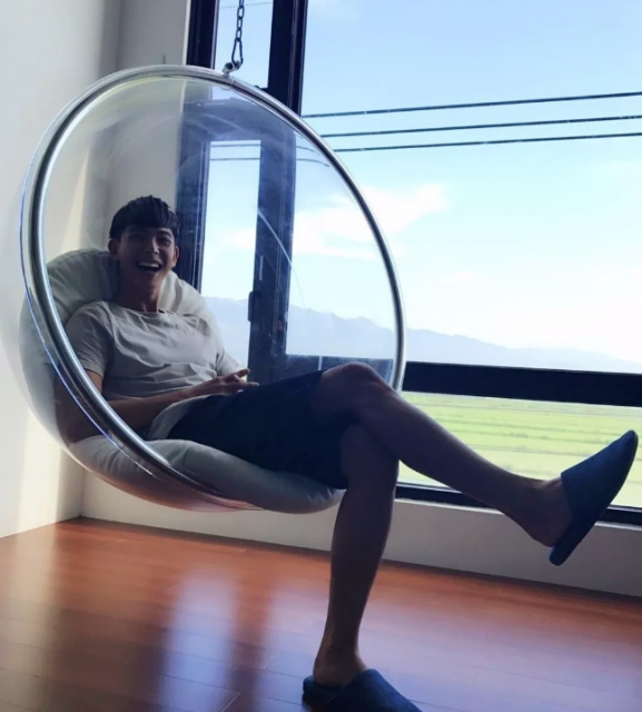 帅哥∣笑容干净的小奶狼甜炸少女心，这个小哥哥简直太撩了！－－连晨翔 - 51虹马