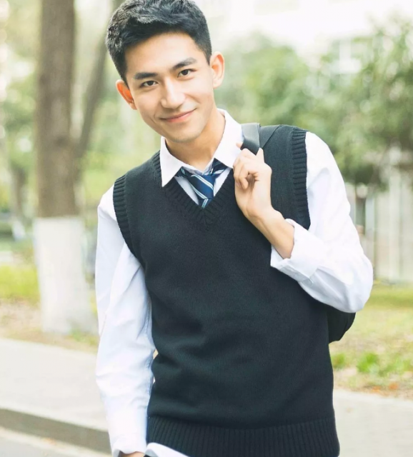 帅哥∣97年小奶狗鲜肉校草，像不像你下一任男盆友？－－吕根 - 51虹马